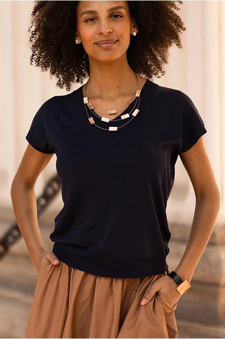 Karkötő négyzetes medállal