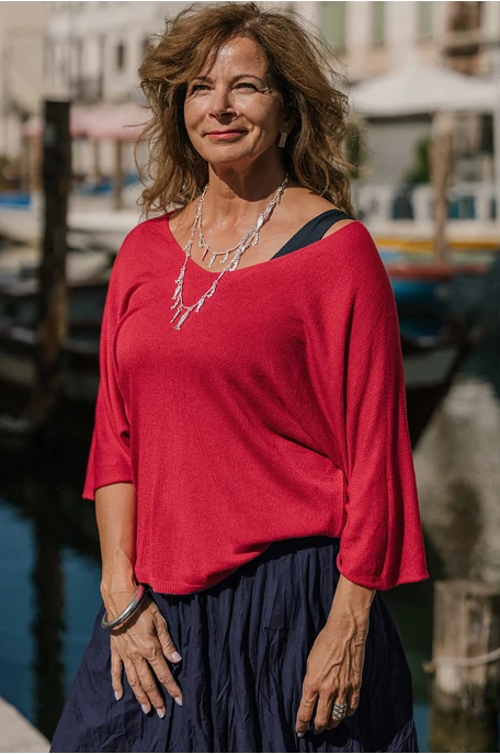 V nyakú hurkolt felső