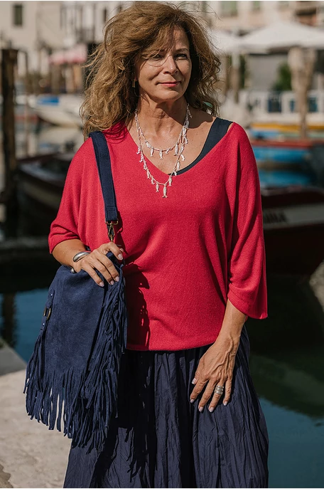 V nyakú hurkolt felső