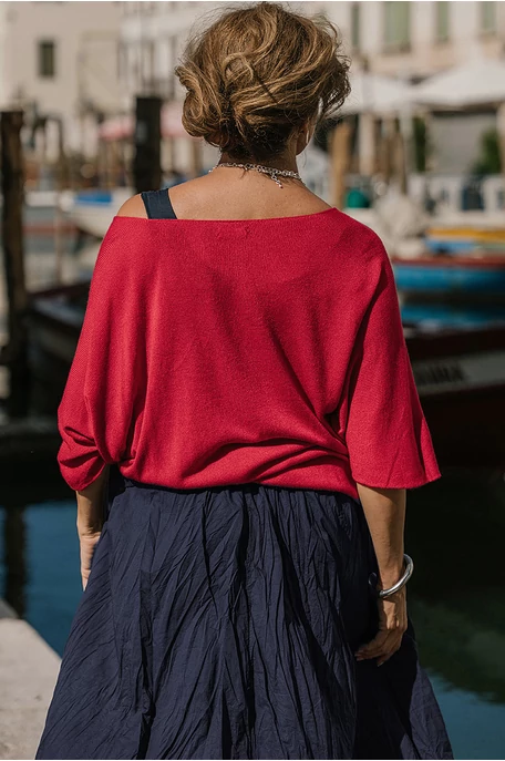 V nyakú hurkolt felső