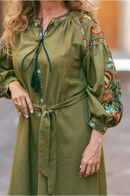 Ruha hímzéssel