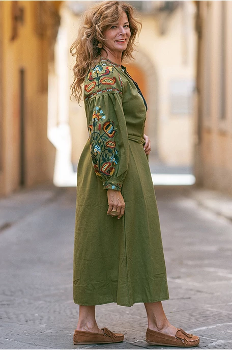 Ruha hímzéssel