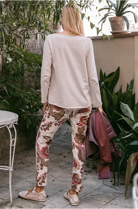 V-nyakú felső gombokkal