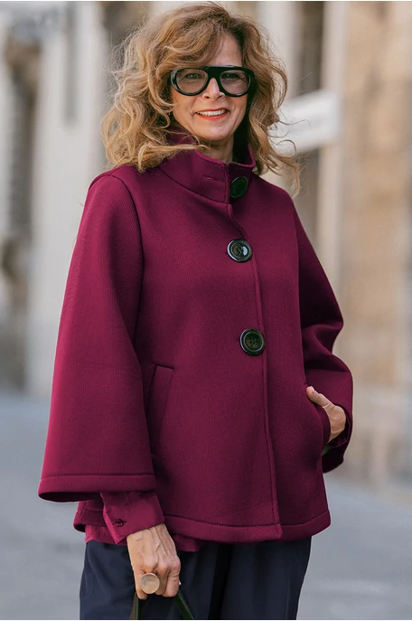 Kabát nagy gombokkal