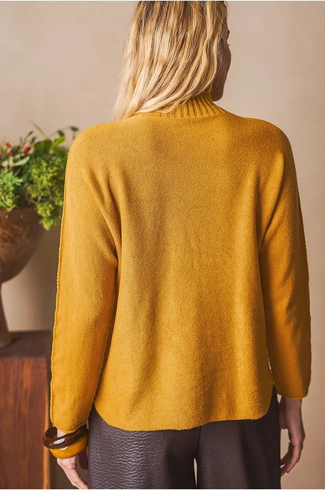 T-ujjú garbó pulóver