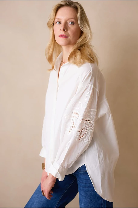 Blúz madeirás ujjal