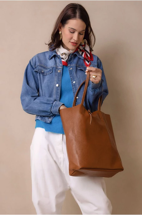 Bőr táska kötővel