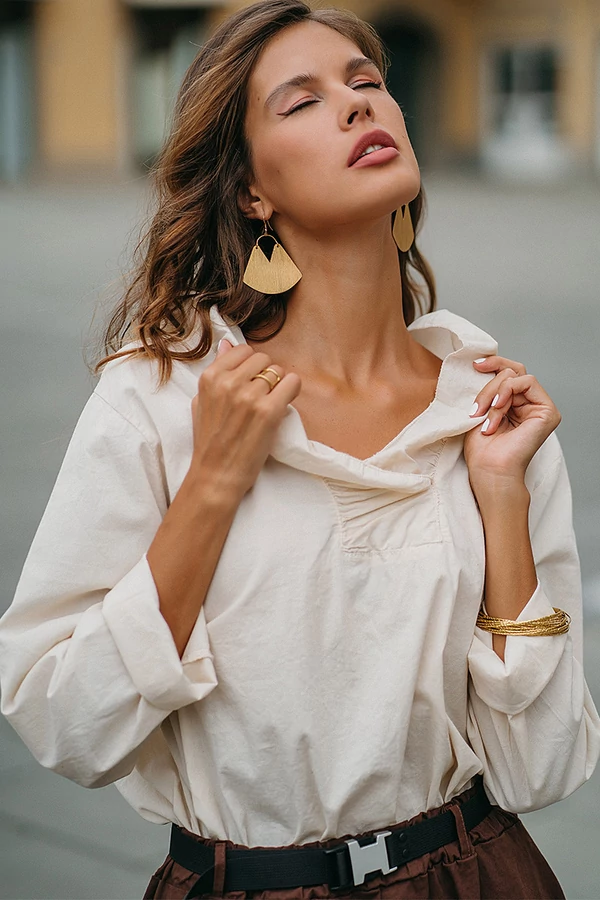 Fodros nyakú blúz Fodros nyakú blúz