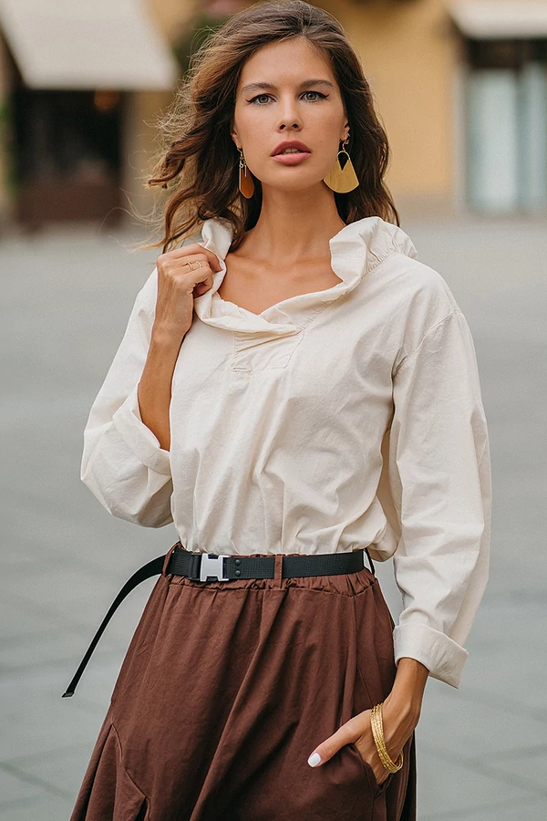 Fodros nyakú blúz Fodros nyakú blúz