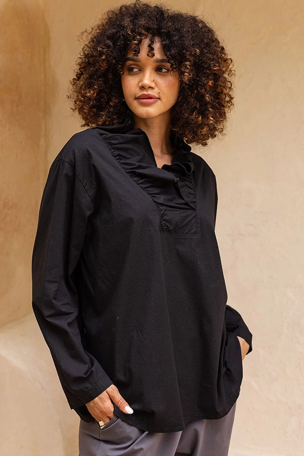 Fodros nyakú blúz Fodros nyakú blúz