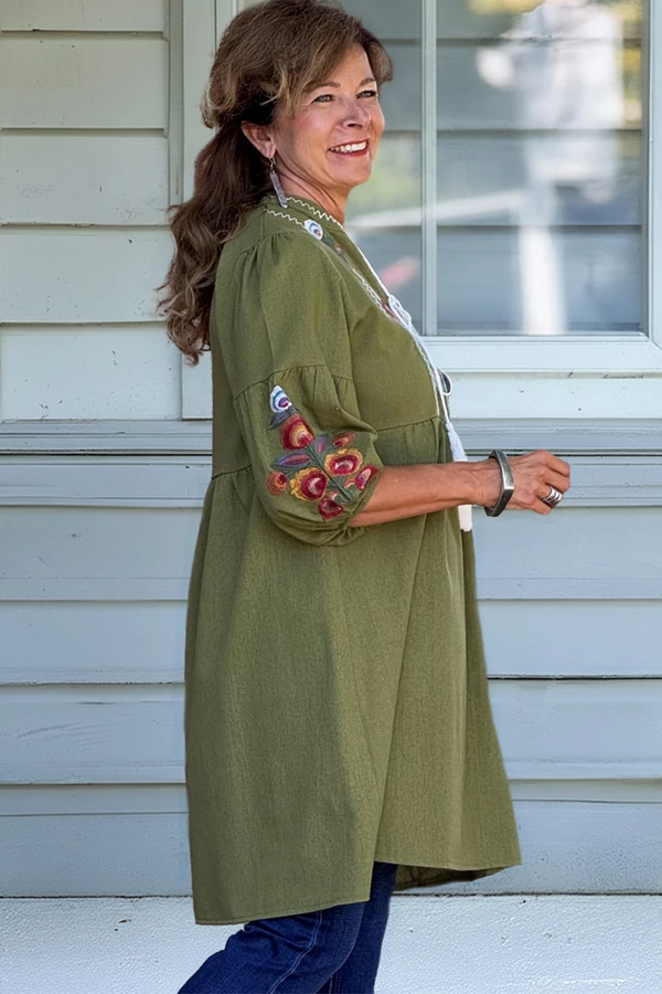 Tunika hímzéssel Tunika hímzéssel