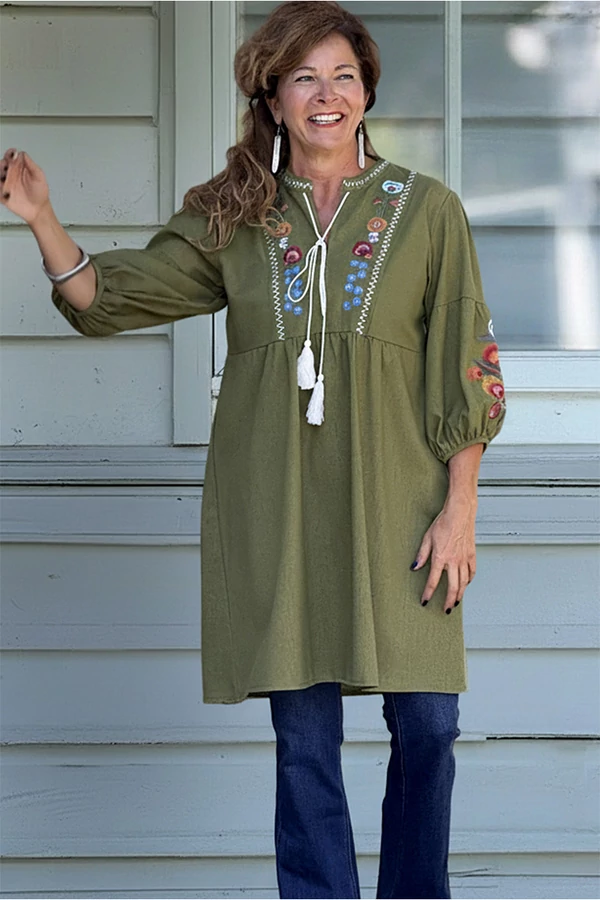 Tunika hímzéssel Tunika hímzéssel
