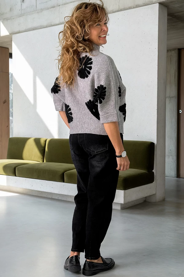 Virág mintás pulóver Virág mintás pulóver