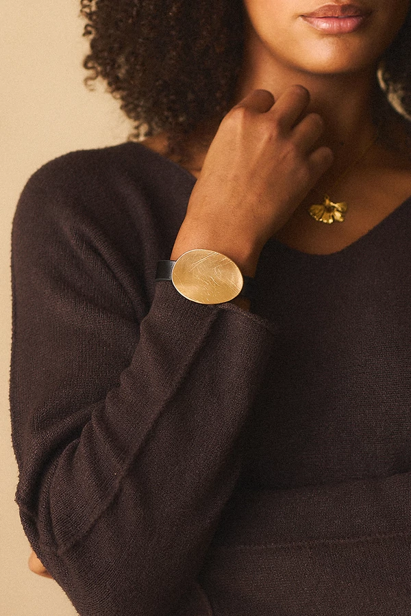 Ovális karcolt karkötő