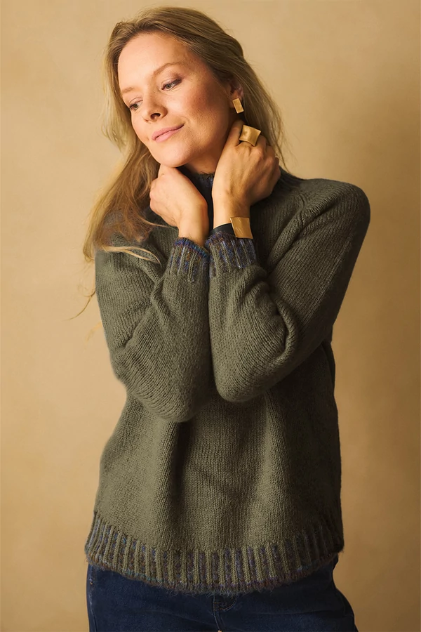 Félgarbós kötött pulóver Félgarbós kötött pulóver