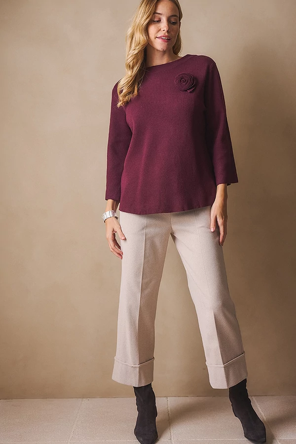 Pulóver kitűzővel Pulóver kitűzővel