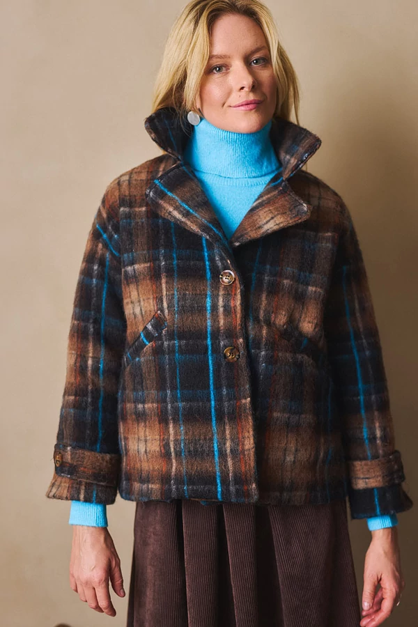 Rövid kockás kabát