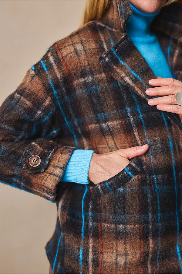 Rövid kockás kabát