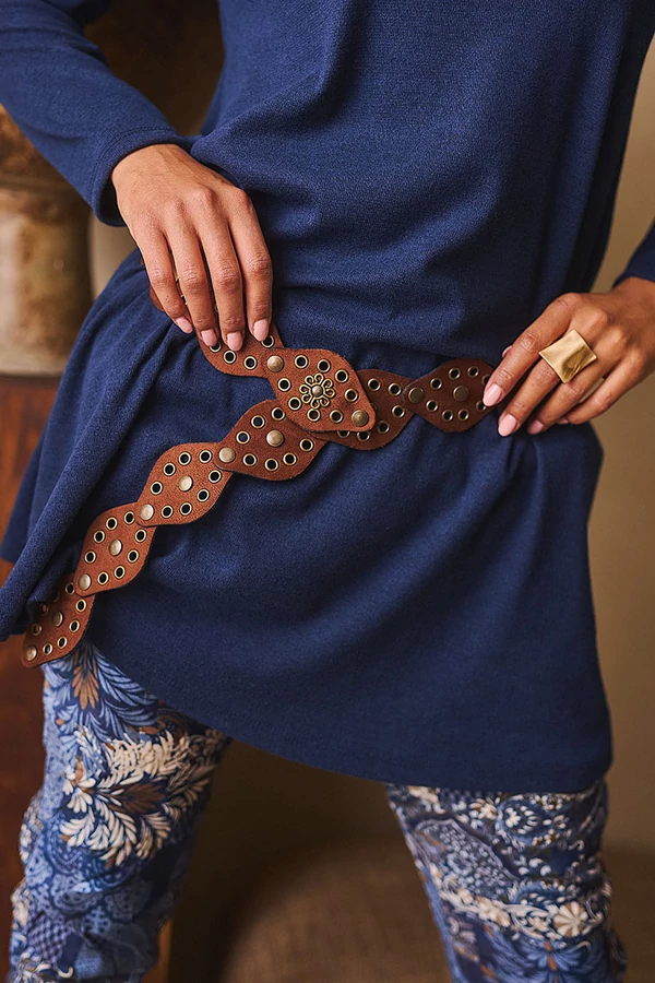 Szegecses, kapcsos öv