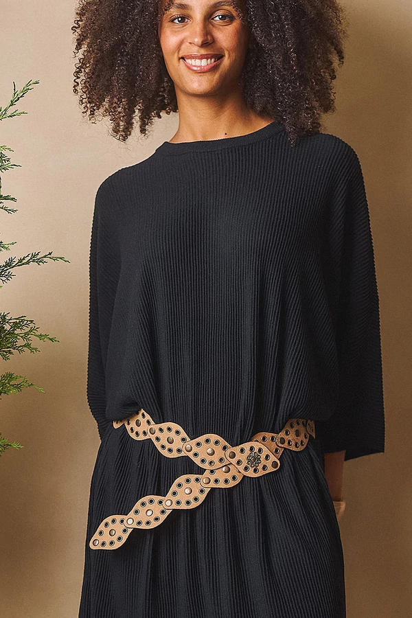 Szegecses, kapcsos öv