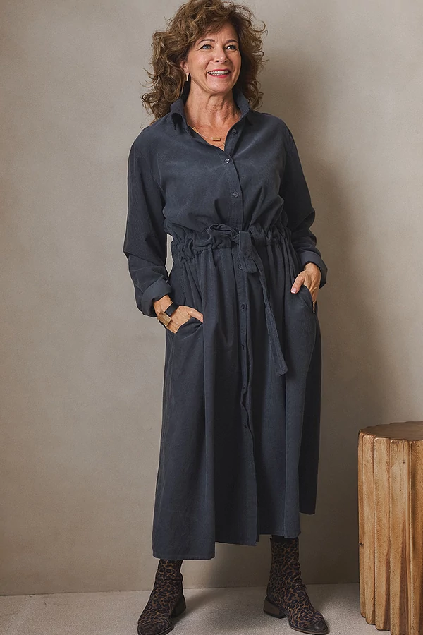 Karkötő négyzetes medállal