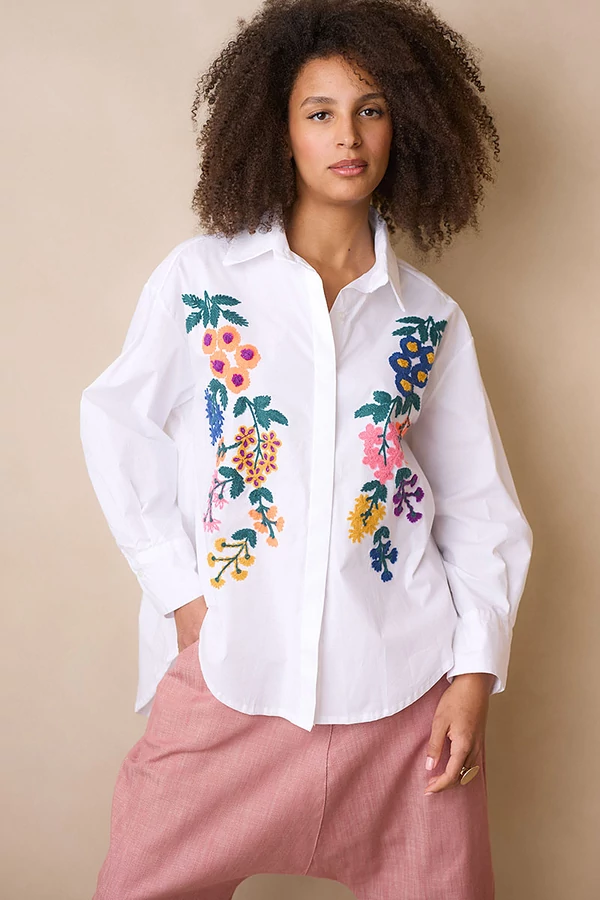 Blúz hímzett virágokkal