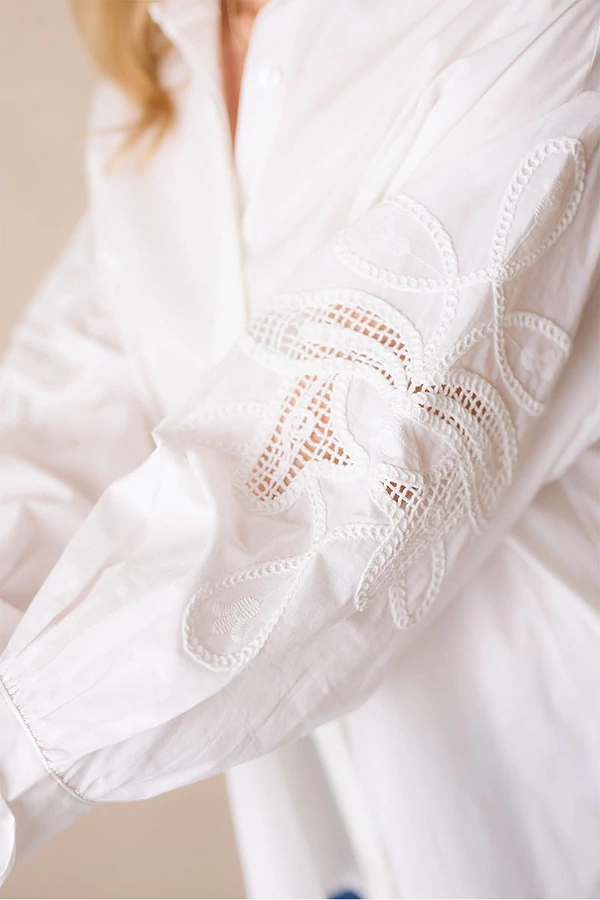 Blúz madeirás ujjal