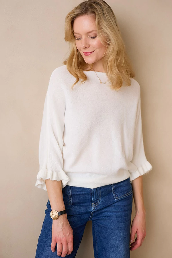 Denevérujjú pulóver fodorral