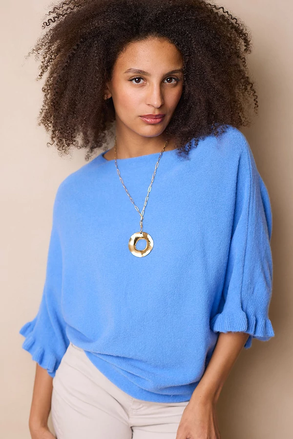 Denevérujjú pulóver fodorral