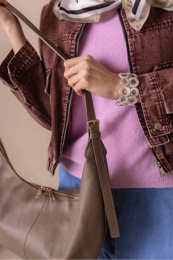 Rugalmas karkötő körökkel