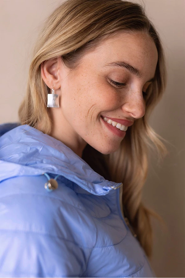 Fülbevaló négyzettel