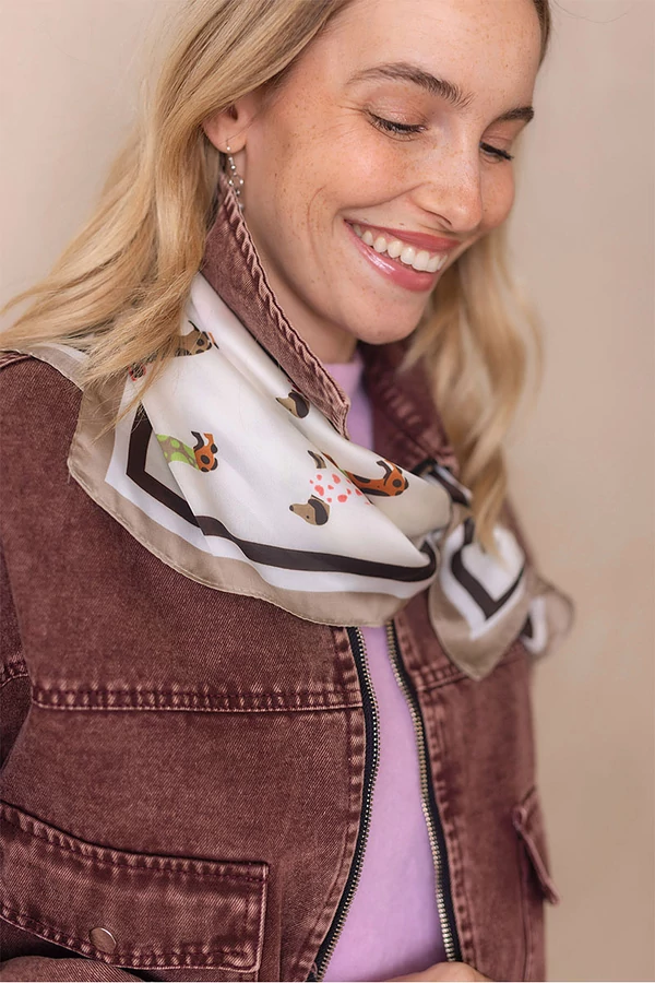 Tacsi-mintás kendő