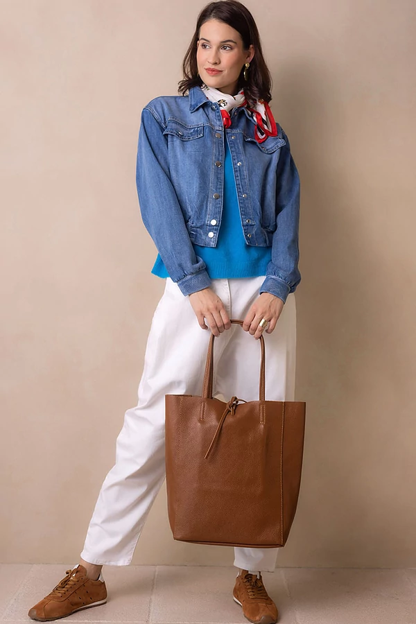 Bőr táska kötővel