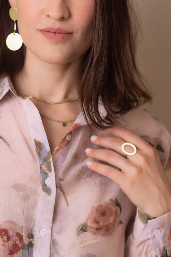 Gyűrű ovális medállal